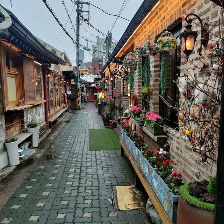 Ikseon Hanok Village