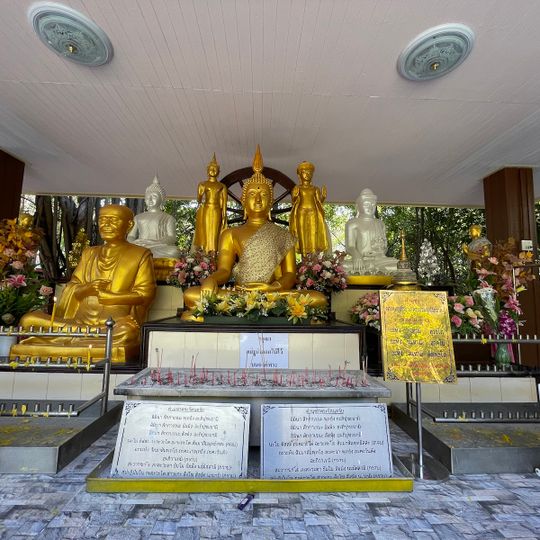 Wat Chan Kaeo Phet Thawon Wanaram