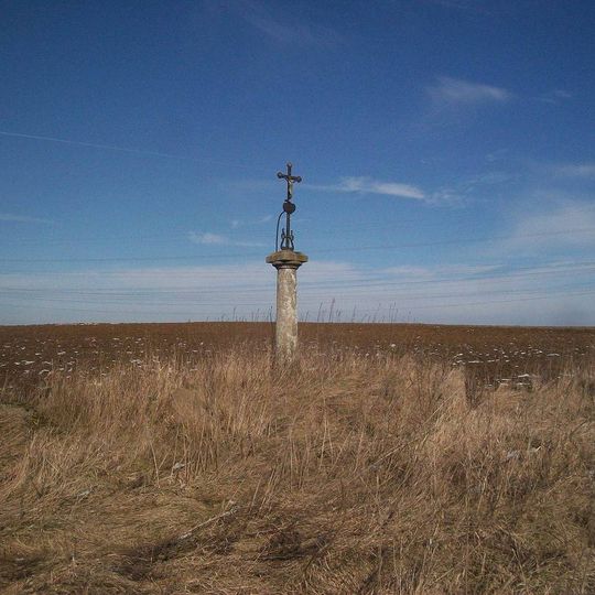 Kříž u okraje pole u Střelic
