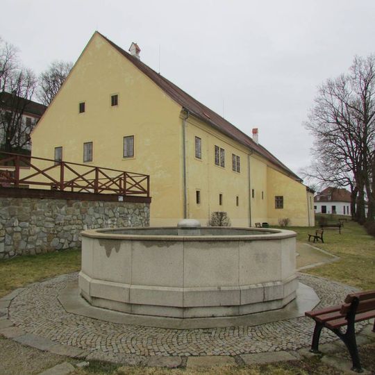 Kašna u pivovaru v Žirovnici