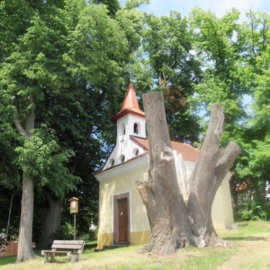 Lípy u kapličky ve Zvánovicích