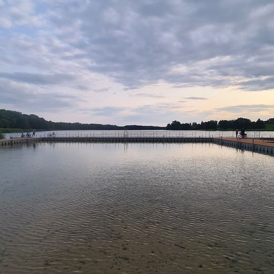 Plaża nad Jeziorem Wierzchucińskim Dużym