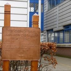 Plaquette bij het NS-station