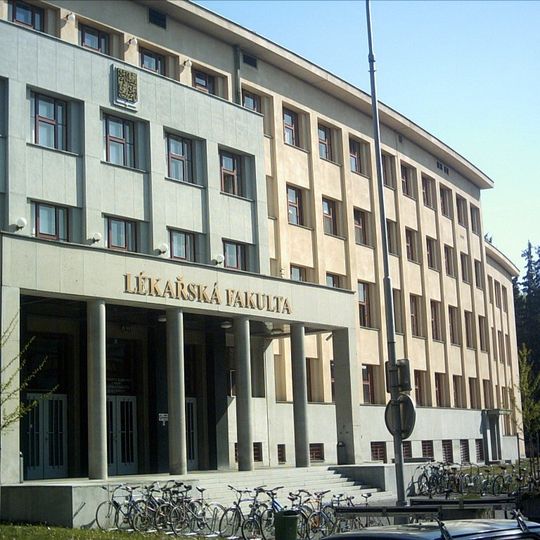 Budova Lékařské fakulty UK v Hradci Králové čp. 870