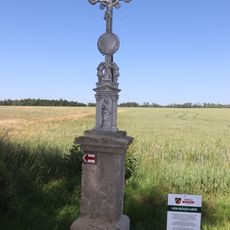Kříž na křižovatce u Popůvek