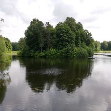 Центральный (Константиновский) Розовопавильонный пруд с плотиной и островом княгини Ливен (Павловск)