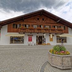 Geschafts- und Wohnhaus