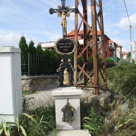 Kříž v Legionářské ulici v Jaroměřicích nad Rokytnou