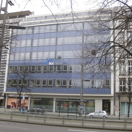 Büro- und Geschäftshaus in geschlossener Bebauung Brückenstraße 13