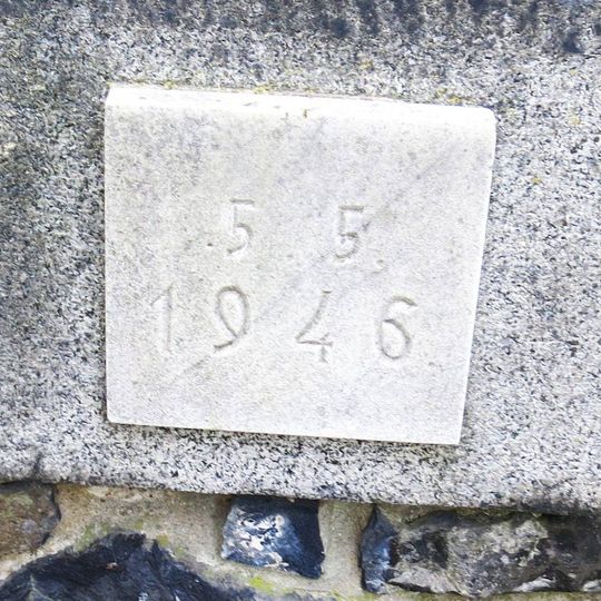 Pomník osvobození u obecního úřadu v Žalhosticích