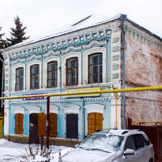 Жилой дом с торговыми помещениями