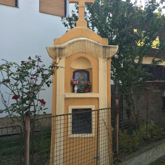 Kříž na rozcestí v osadě Mírovice