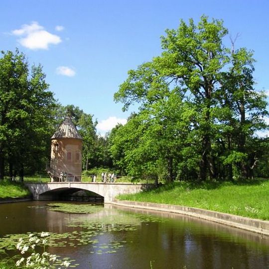Pil-Tower pond in Pavlovsk park