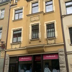 Mietshaus in geschlossener Bebauung Weinkellerstraße 27