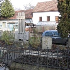 Pomník padlým ve Statenicích