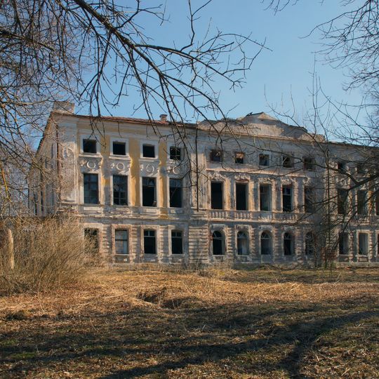 Главный дом с флигелями