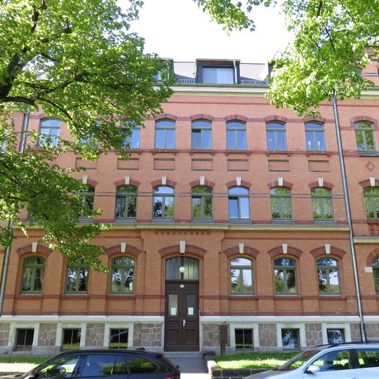 Mietshaus in geschlossener Bebauung, mit Vorgarten Ebersdorfer Straße 29