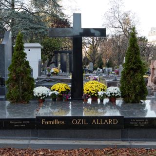 Grave of Ozil