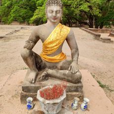 Lugar de prática religiosa, estátua
