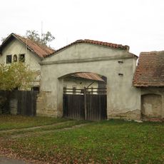 Brána s brankou usedlosti čp. 34