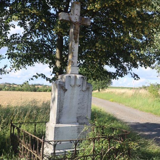 Kříž u silnice 392 u Pucova