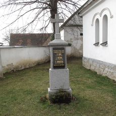 Kříž u návesní kaple v Úlehli