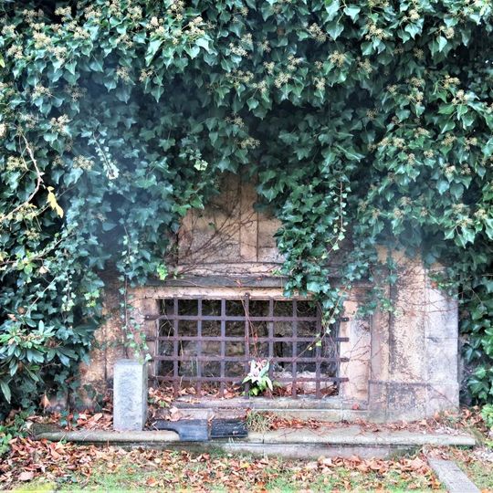 Kaplička Boží hrob u kostela v Arnolticích