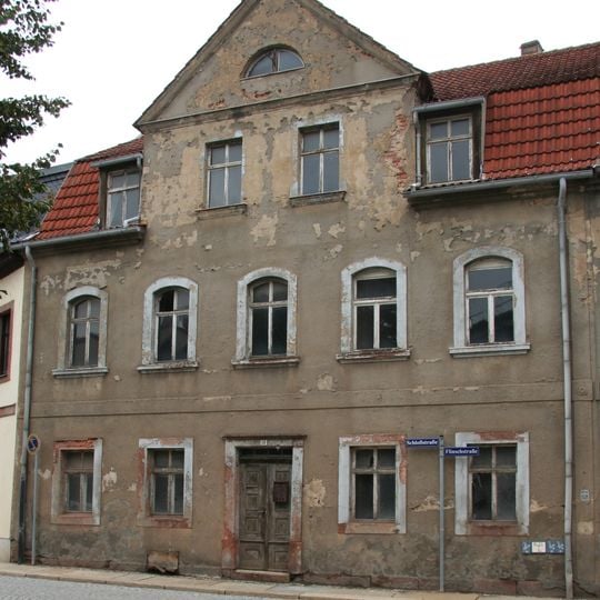 Wohnhaus in geschlossener Bebauung