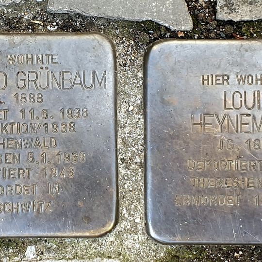 Stolperstein en memoria de Louis Heynemann