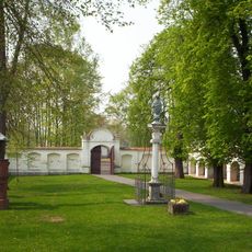 Cmentarz kościelny w Miedniewicach