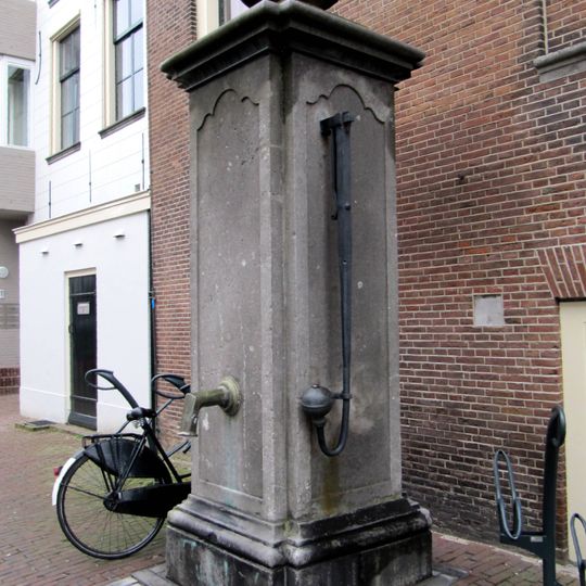 Pomp Tolstraat, Zaltbommel