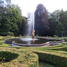 Kaštieľ Betliar s parkom, fontána so sochou