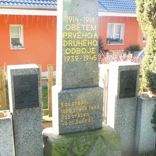 Pomník padlým u obecního úřadu v Zelené