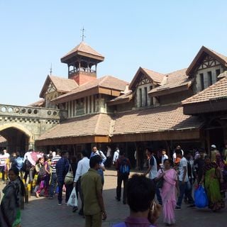 Bandra suburban railway station building