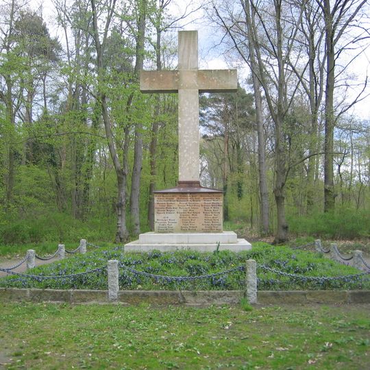 Kreuz im Heldenhain, Geschwister-Scholl-Weg, Ruhland