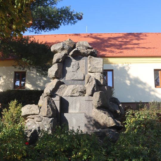 Pomník Františka Bohumíra Zvěřiny