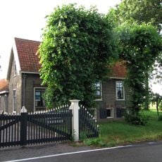 Oostveenseweg 7: boerderij van het dwarshuistype in Ambachtelijk-traditionele bouwtrant