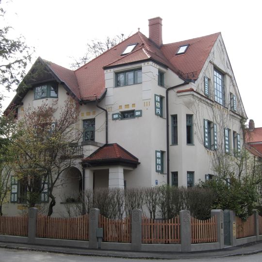 Dachstraße 49