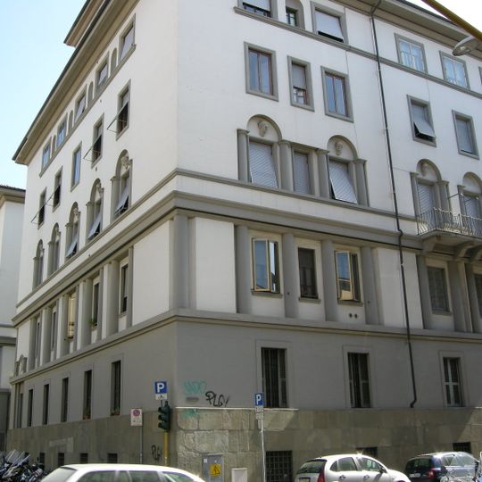 Alloggi per dipendenti governativi di via Crispi