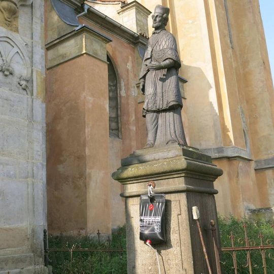 Socha svatého Jana Nepomuckého u kostela Narození Panny Marie v Roudnici nad Labem