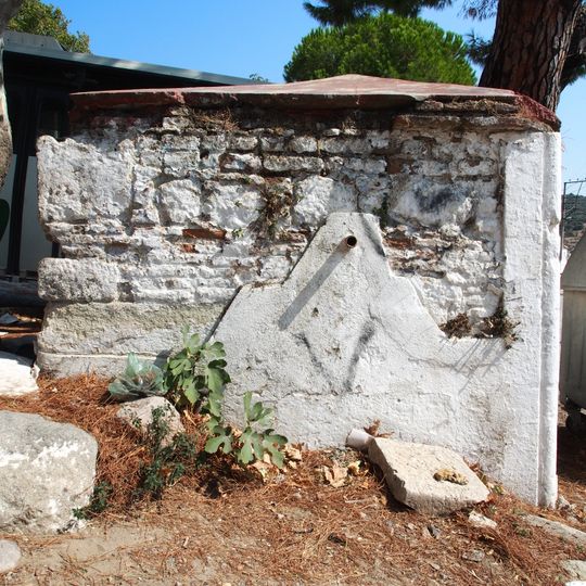 Parmak Batıran Caddesi Çeşmesi