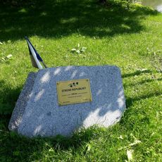 Památník u stromu republiky v Buřenicích