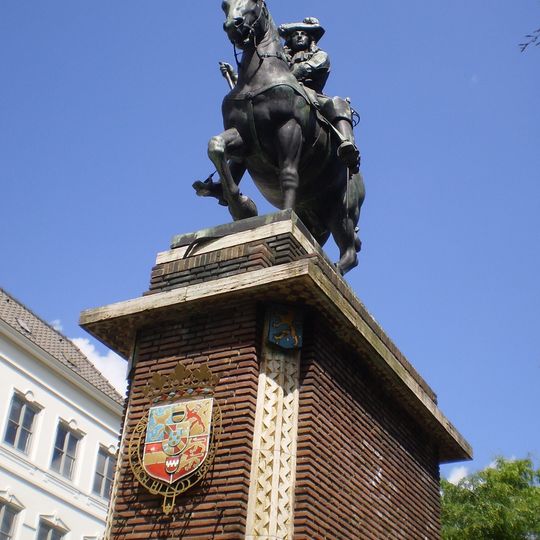 Equestrian statue of William III