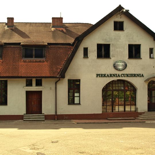 Dom mieszkalno-handlowy przy pl. Pod Lipami 7-10 w Katowicach