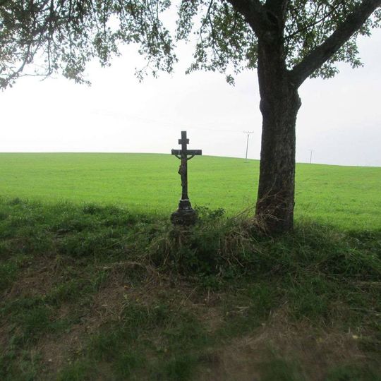 Kříž západně od Drahonic