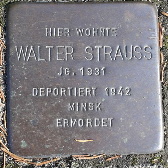 Stolperstein en memoria de Walter Strauss
