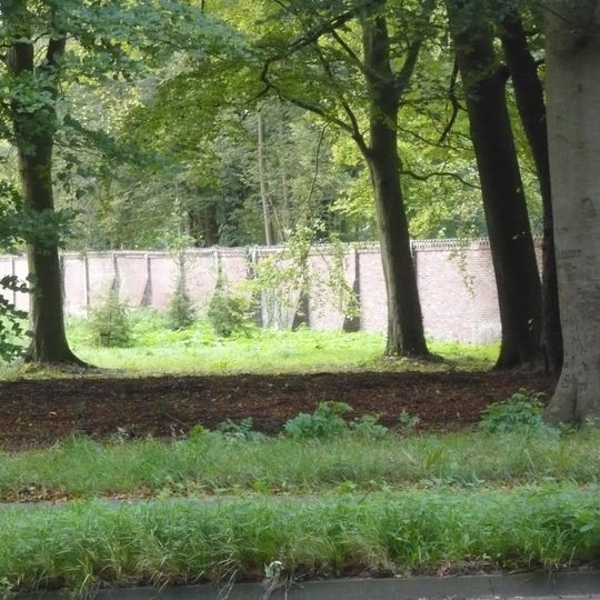 Huis te Manpad: tuinmuur