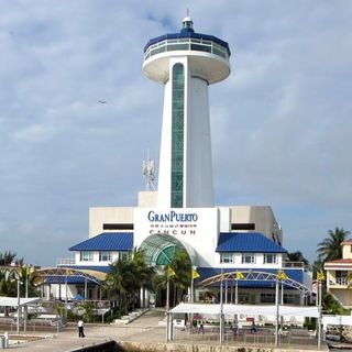 Gran Puerto de Cancún Lighthouse