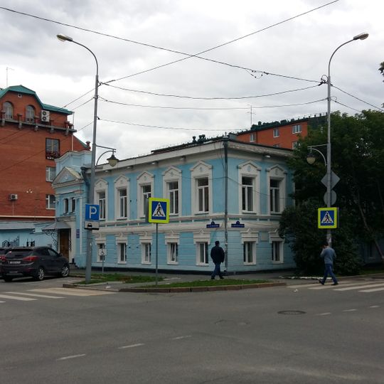 Volodarskogo Street 11 / Semakov Street 11