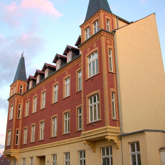 Mietshaus in geschlossener Bebauung konzipiert Friedrichsstraße 25